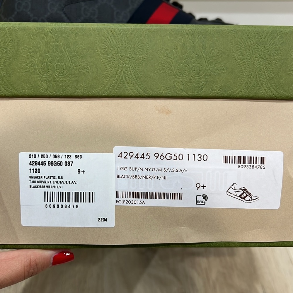 Gucci Ace GG Supreme Sneakers - Picture 10 of 11